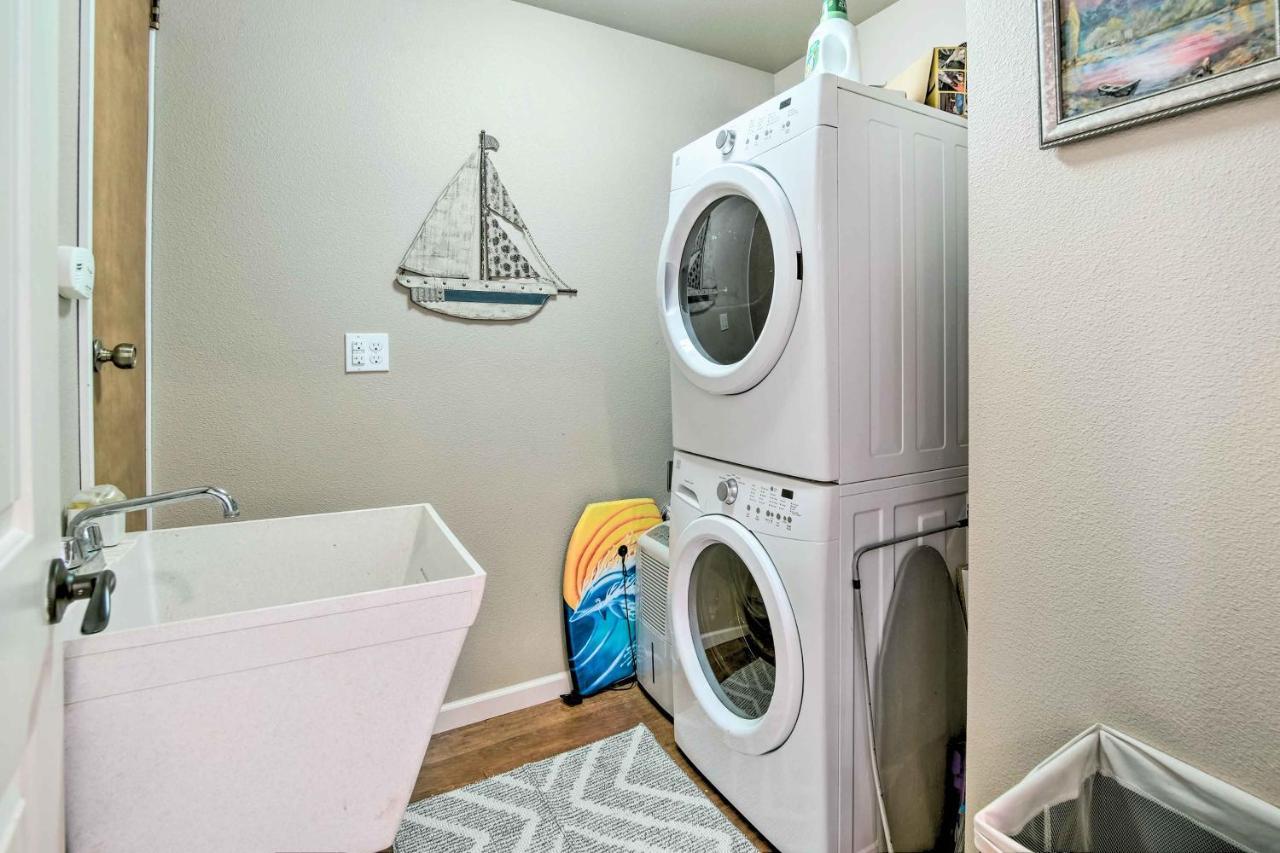 Coos Bay Retreat Less Than 2 Mi To Marina And Casino! 외부 사진
