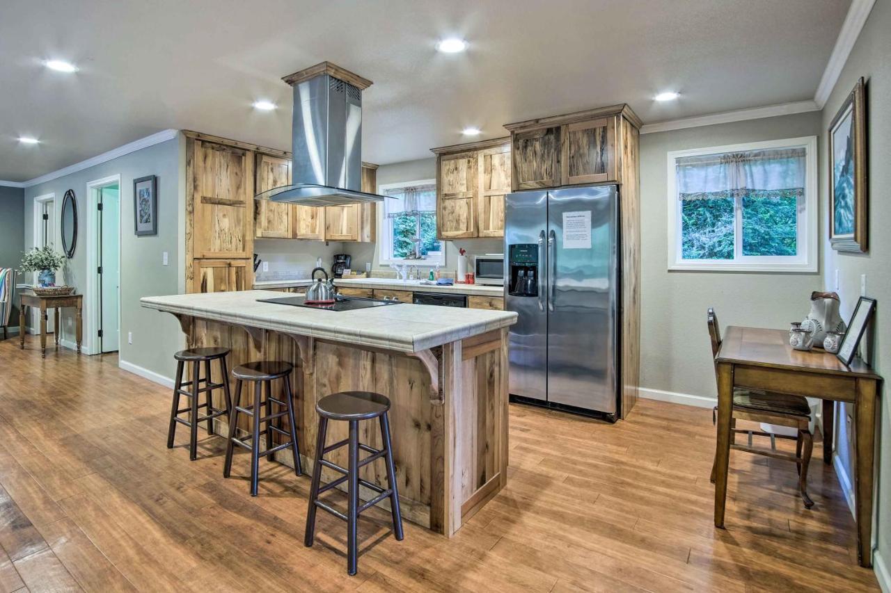 Coos Bay Retreat Less Than 2 Mi To Marina And Casino! 외부 사진