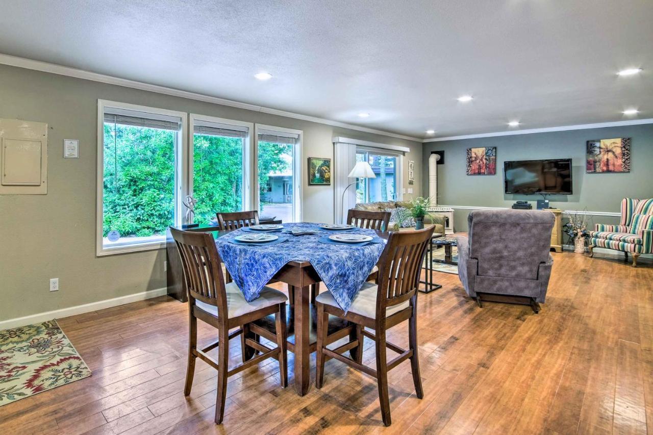 Coos Bay Retreat Less Than 2 Mi To Marina And Casino! 외부 사진