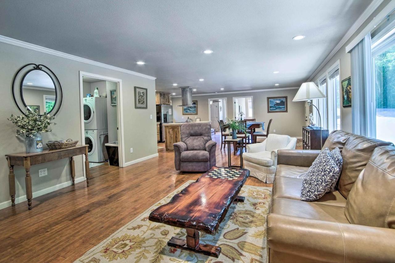 Coos Bay Retreat Less Than 2 Mi To Marina And Casino! 외부 사진