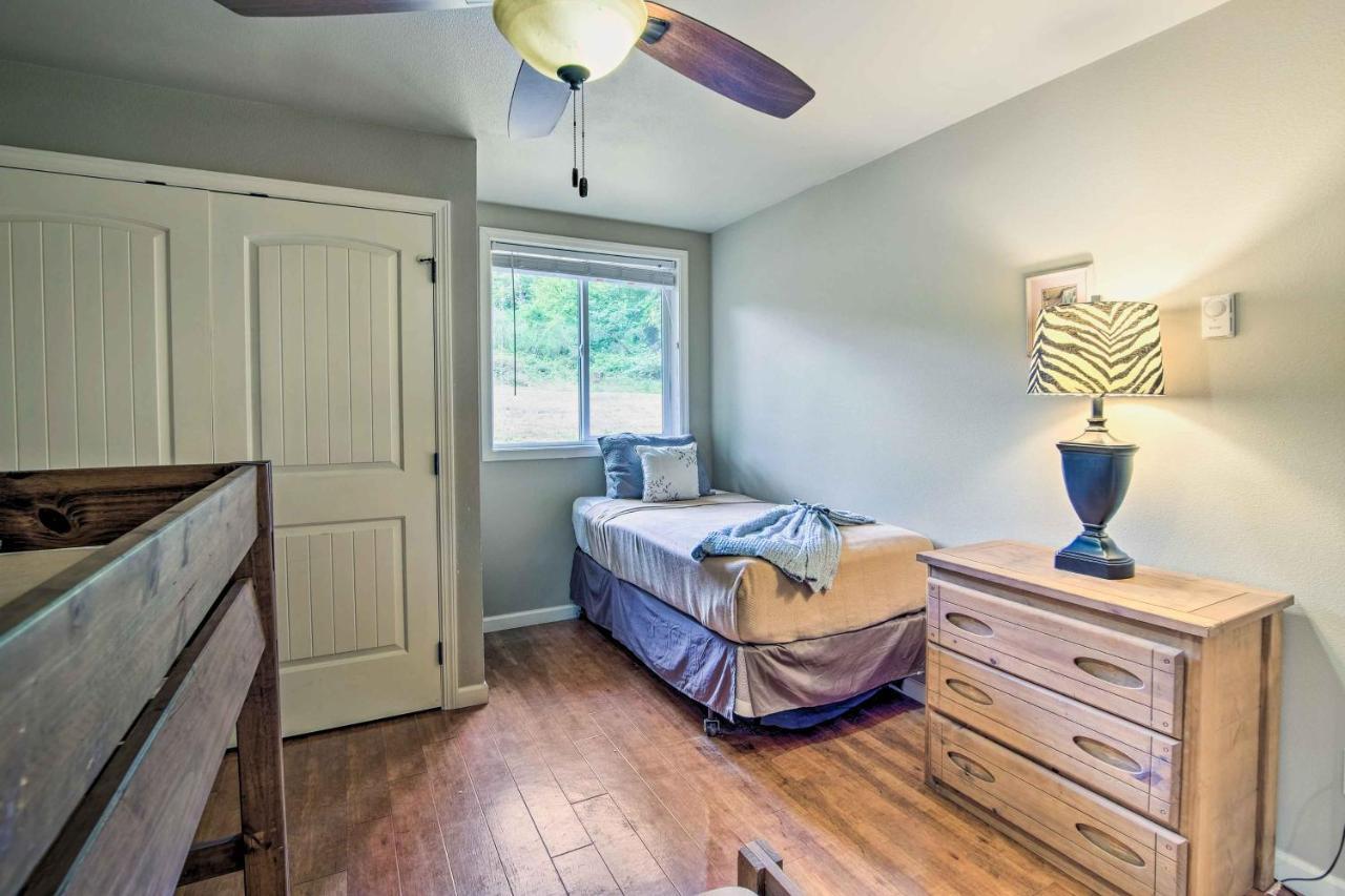 Coos Bay Retreat Less Than 2 Mi To Marina And Casino! 외부 사진