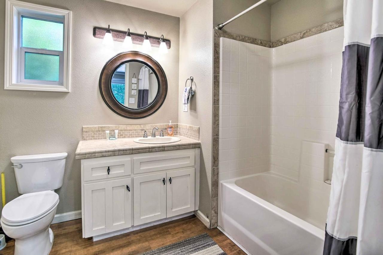 Coos Bay Retreat Less Than 2 Mi To Marina And Casino! 외부 사진