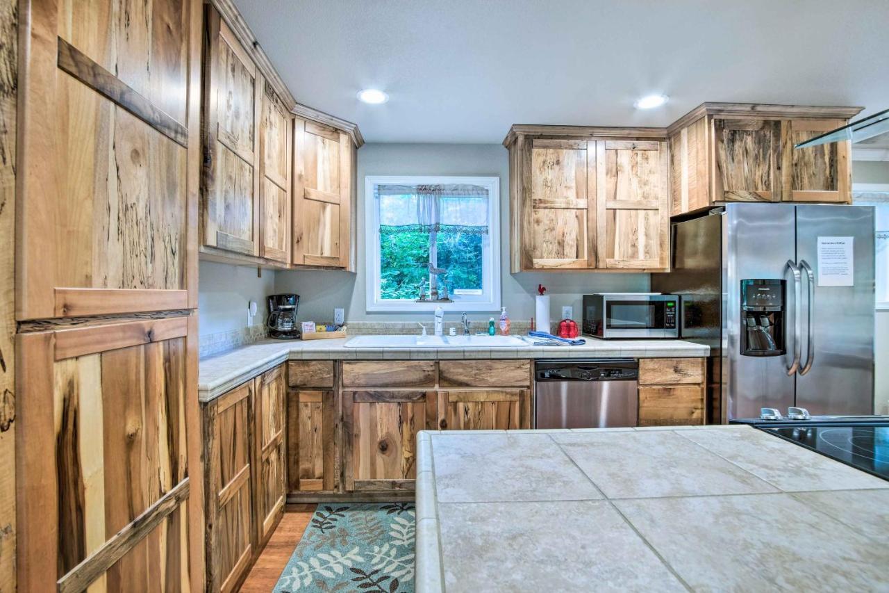 Coos Bay Retreat Less Than 2 Mi To Marina And Casino! 외부 사진